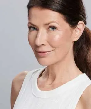 Pudră minerală iluminatoare Colorescience Sunforgettable® Sunscreen Brush-On Glow SPF 50