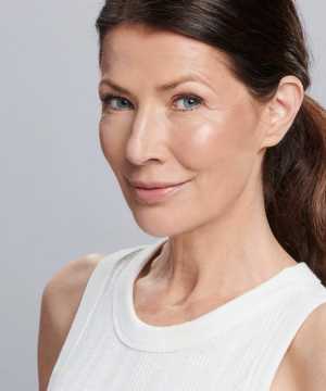 Pudră minerală iluminatoare Colorescience Sunforgettable® Sunscreen Brush-On Glow SPF 50